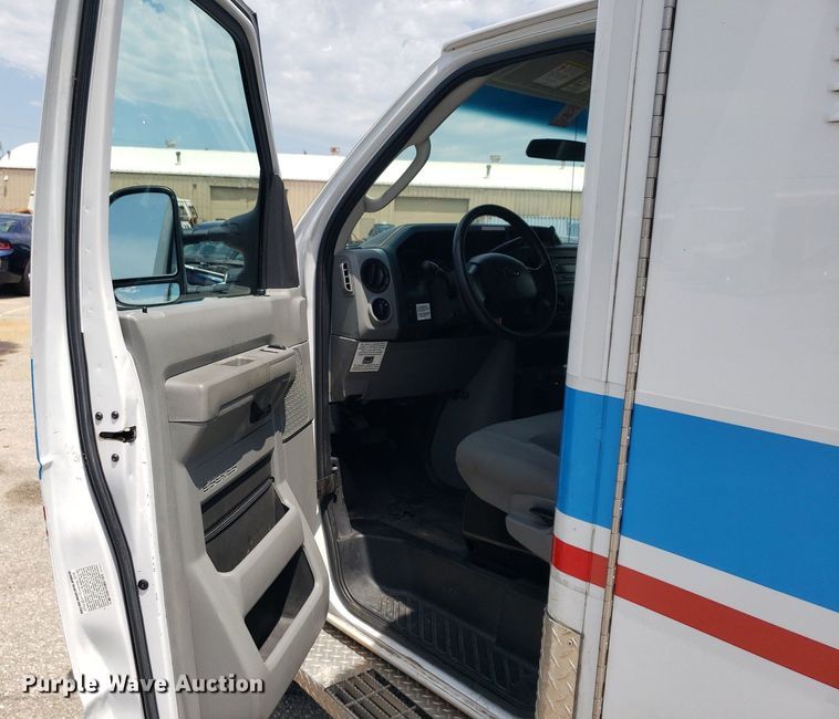 image for item DK7417 2016 Ford E450  ambulance