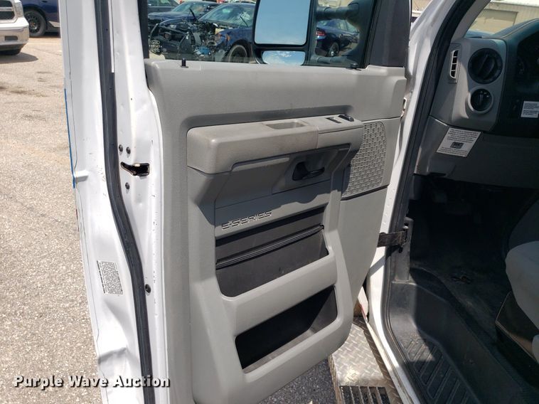 image for item DK7417 2016 Ford E450  ambulance