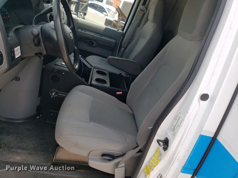 image for item DK7417 2016 Ford E450  ambulance