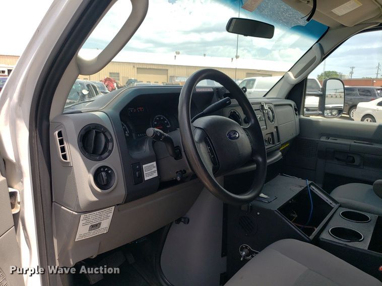 image for item DK7417 2016 Ford E450  ambulance