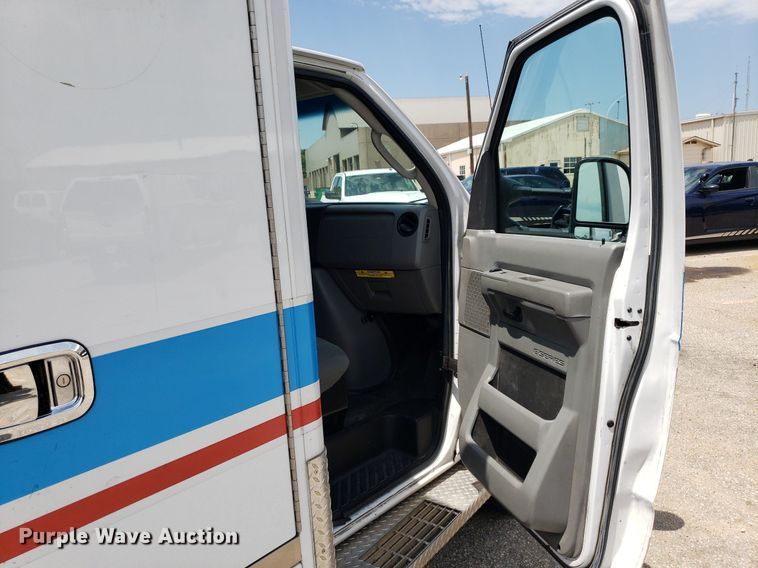 image for item DK7417 2016 Ford E450  ambulance