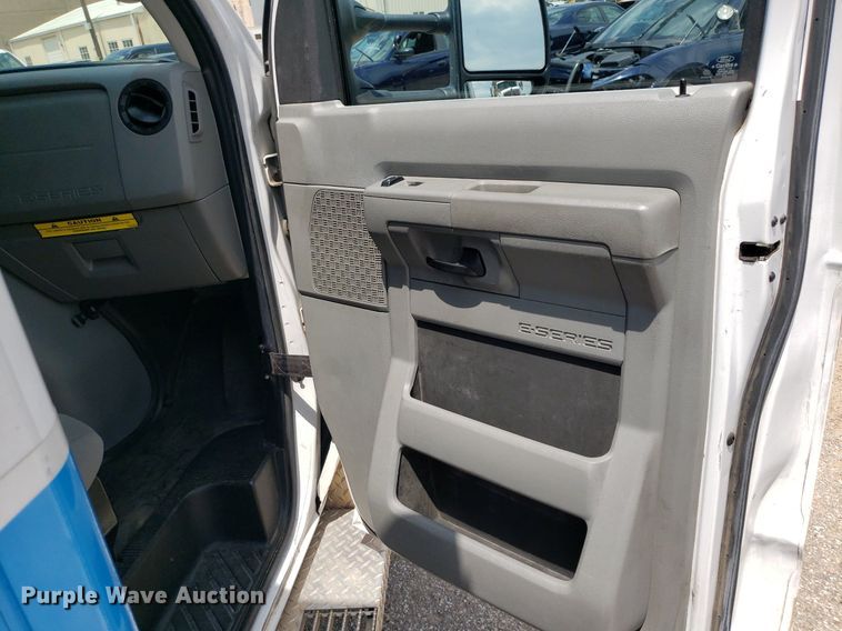 image for item DK7417 2016 Ford E450  ambulance