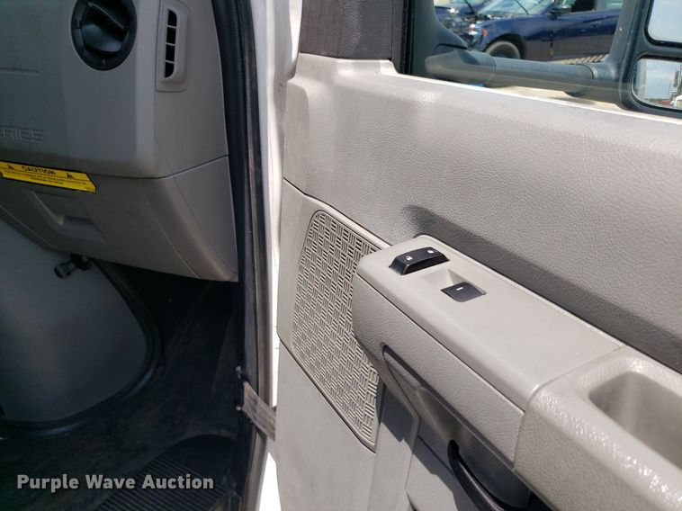 image for item DK7417 2016 Ford E450  ambulance