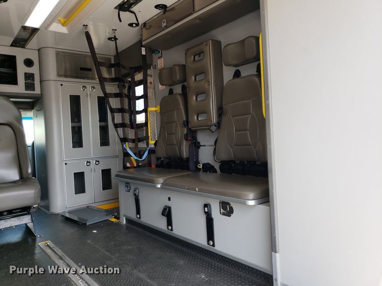 image for item DK7417 2016 Ford E450  ambulance