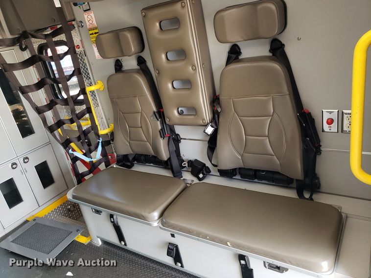 image for item DK7417 2016 Ford E450  ambulance