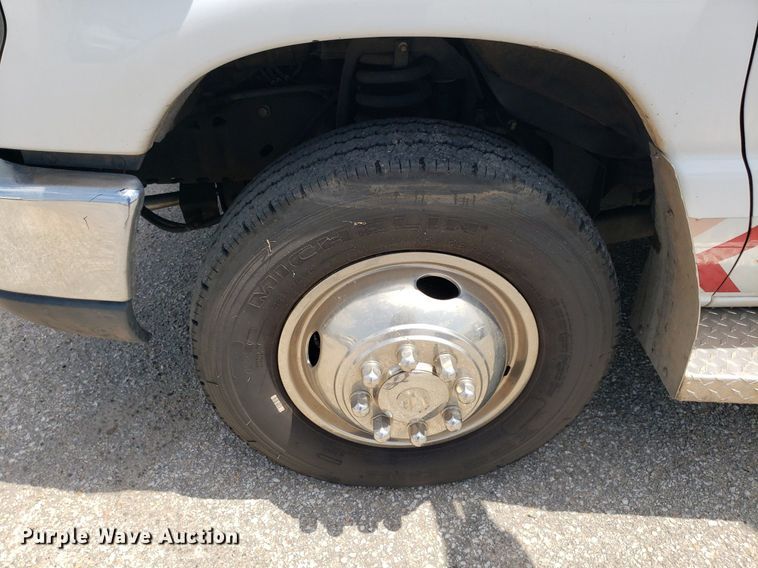 image for item DK7417 2016 Ford E450  ambulance