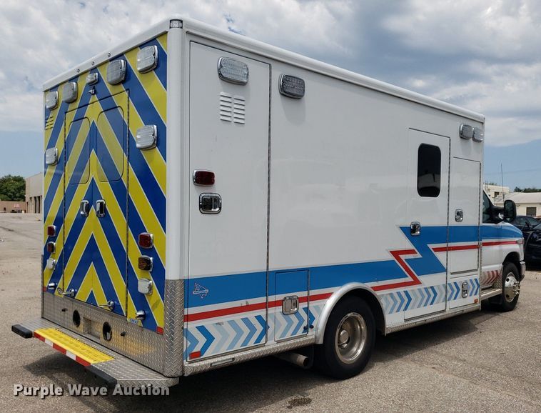 image for item DK7418 2016 Ford E450  ambulance