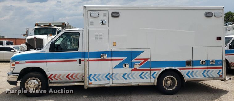image for item DK7418 2016 Ford E450  ambulance
