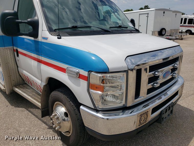 image for item DK7418 2016 Ford E450  ambulance