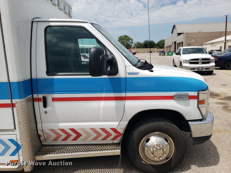 image for item DK7418 2016 Ford E450  ambulance