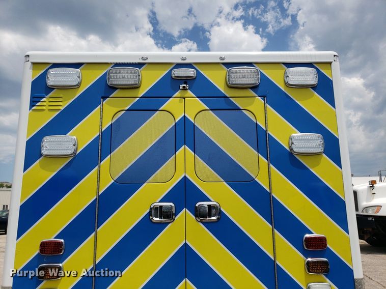 image for item DK7418 2016 Ford E450  ambulance