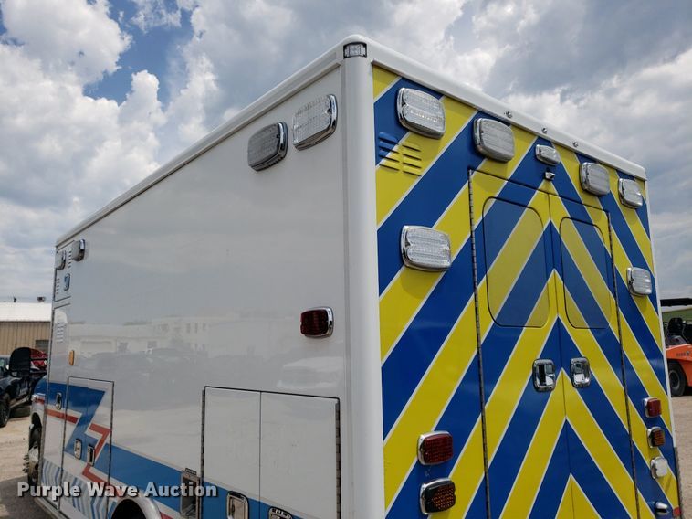 image for item DK7418 2016 Ford E450  ambulance