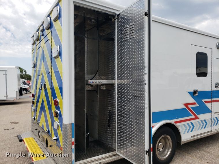 image for item DK7418 2016 Ford E450  ambulance