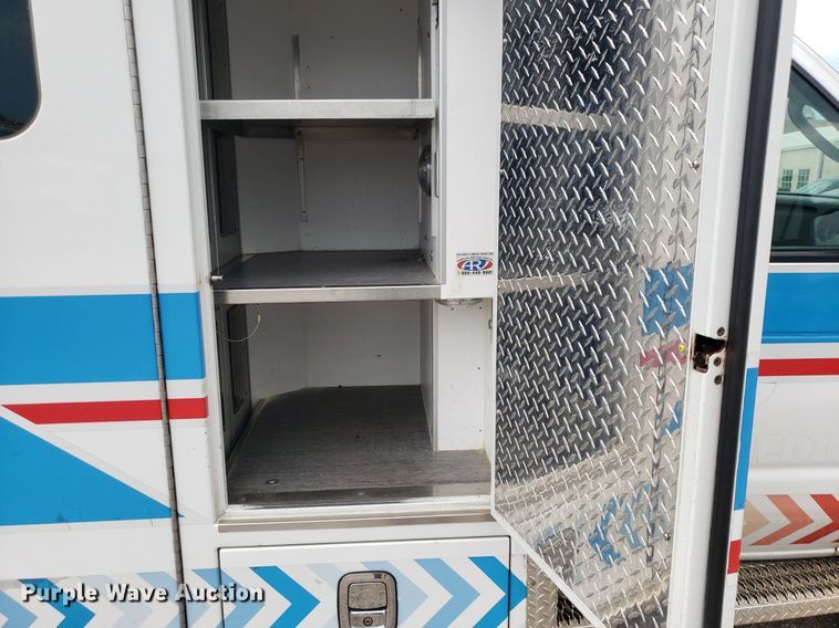 image for item DK7418 2016 Ford E450  ambulance