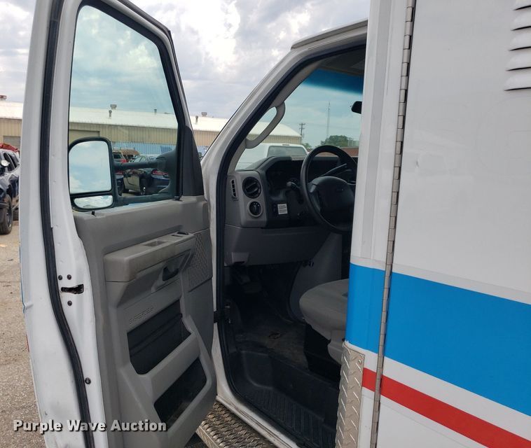 image for item DK7418 2016 Ford E450  ambulance