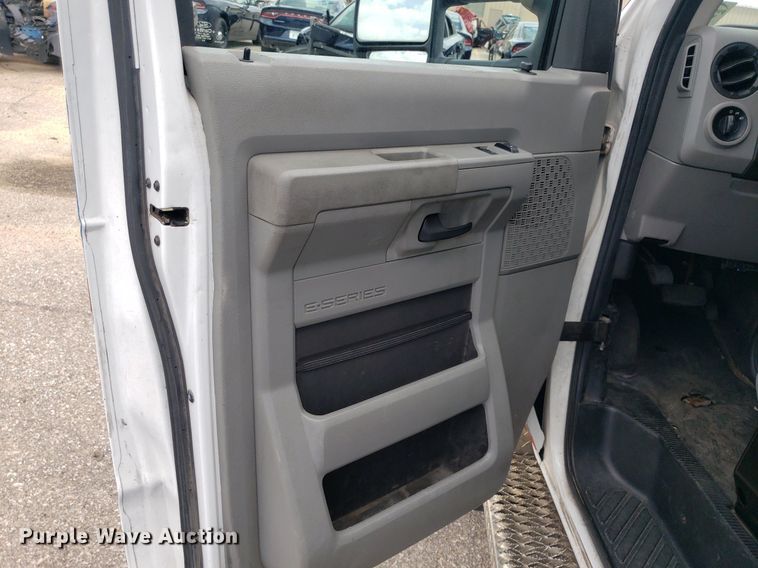 image for item DK7418 2016 Ford E450  ambulance