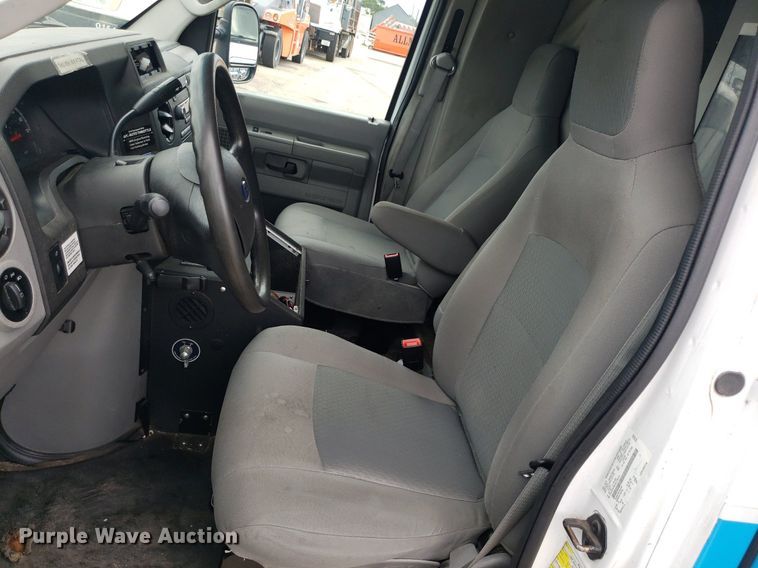 image for item DK7418 2016 Ford E450  ambulance