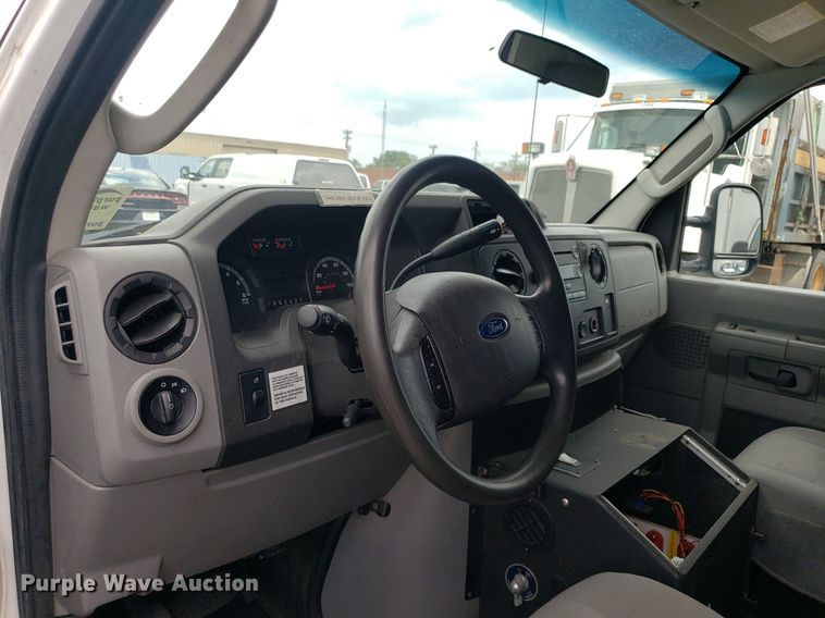 image for item DK7418 2016 Ford E450  ambulance