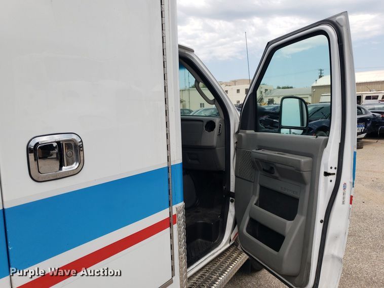 image for item DK7418 2016 Ford E450  ambulance