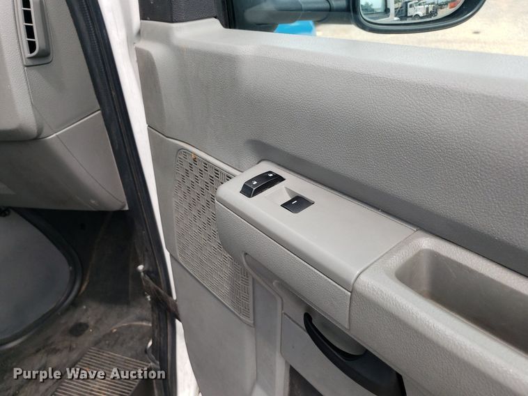 image for item DK7418 2016 Ford E450  ambulance