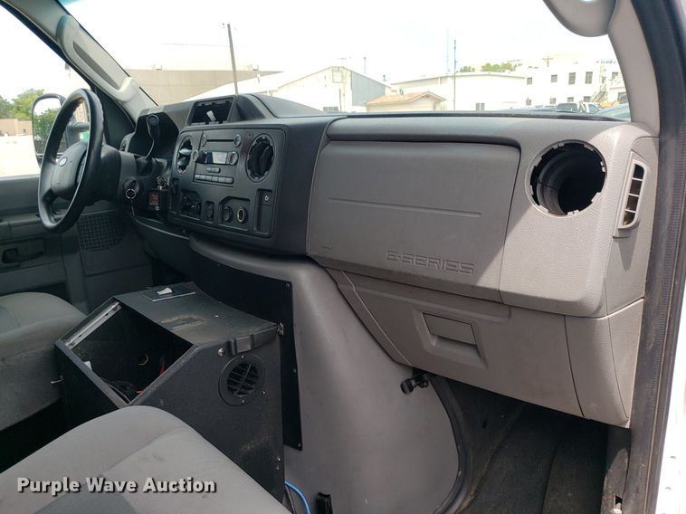 image for item DK7418 2016 Ford E450  ambulance