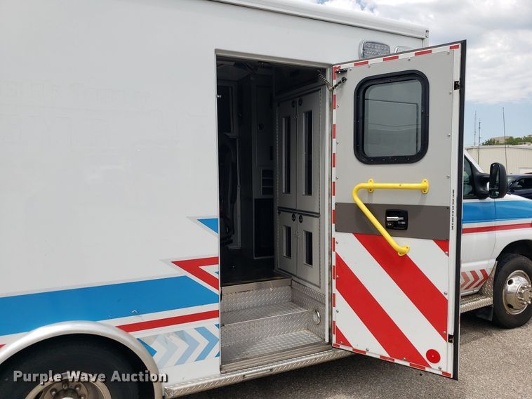 image for item DK7418 2016 Ford E450  ambulance