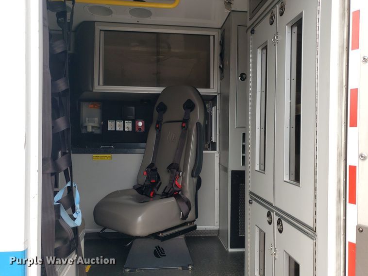 image for item DK7418 2016 Ford E450  ambulance