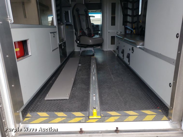 image for item DK7418 2016 Ford E450  ambulance
