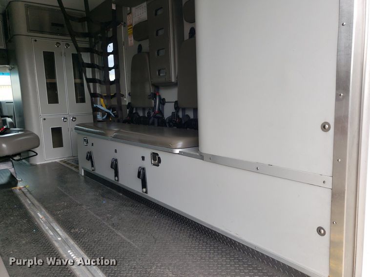 image for item DK7418 2016 Ford E450  ambulance