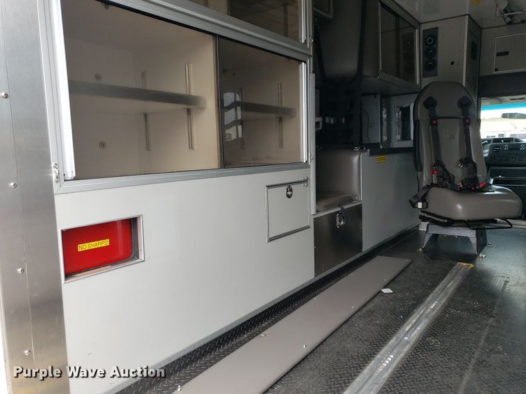 image for item DK7418 2016 Ford E450  ambulance