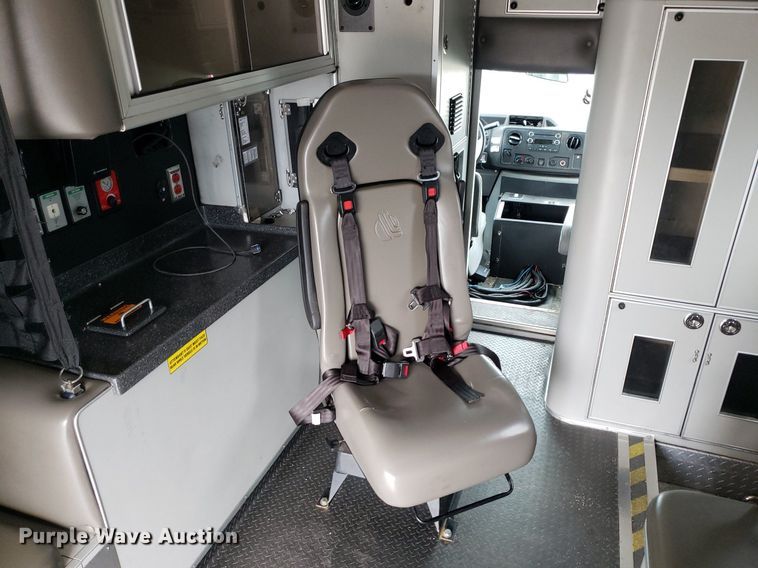 image for item DK7418 2016 Ford E450  ambulance