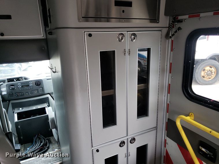 image for item DK7418 2016 Ford E450  ambulance