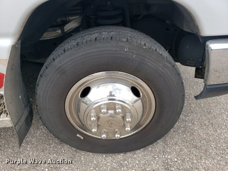 image for item DK7418 2016 Ford E450  ambulance