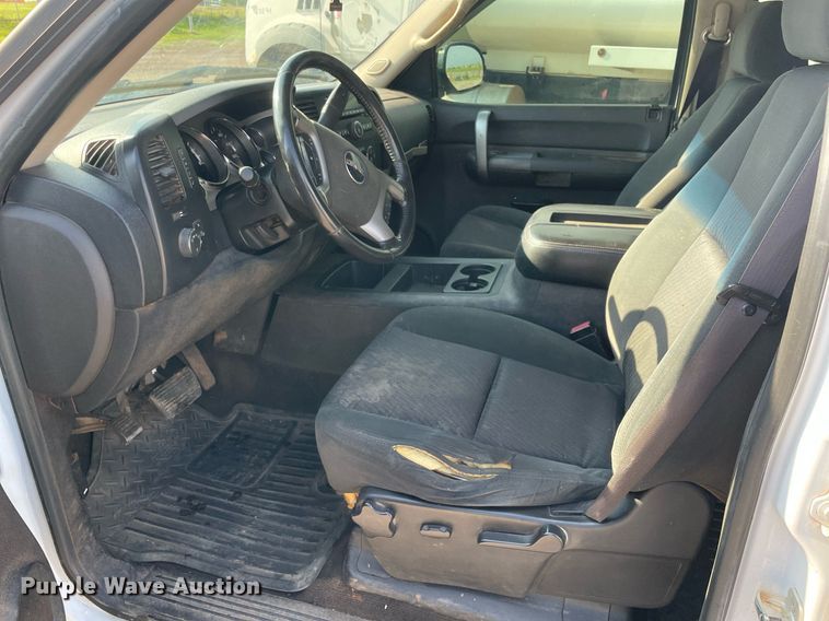 image for item DM0311 2007 GMC Sierra 1500  Crew Cab pickup truck