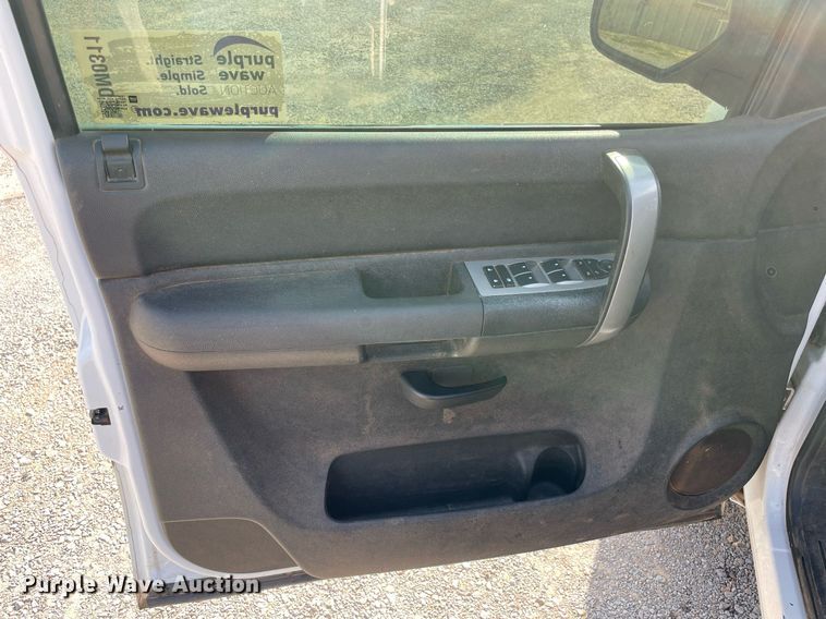 image for item DM0311 2007 GMC Sierra 1500  Crew Cab pickup truck