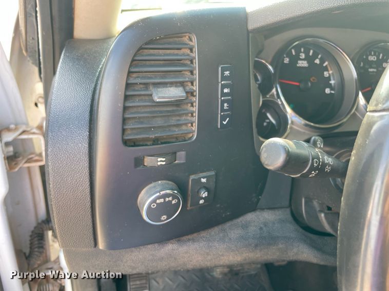 image for item DM0311 2007 GMC Sierra 1500  Crew Cab pickup truck