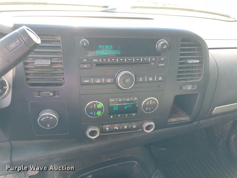 image for item DM0311 2007 GMC Sierra 1500  Crew Cab pickup truck