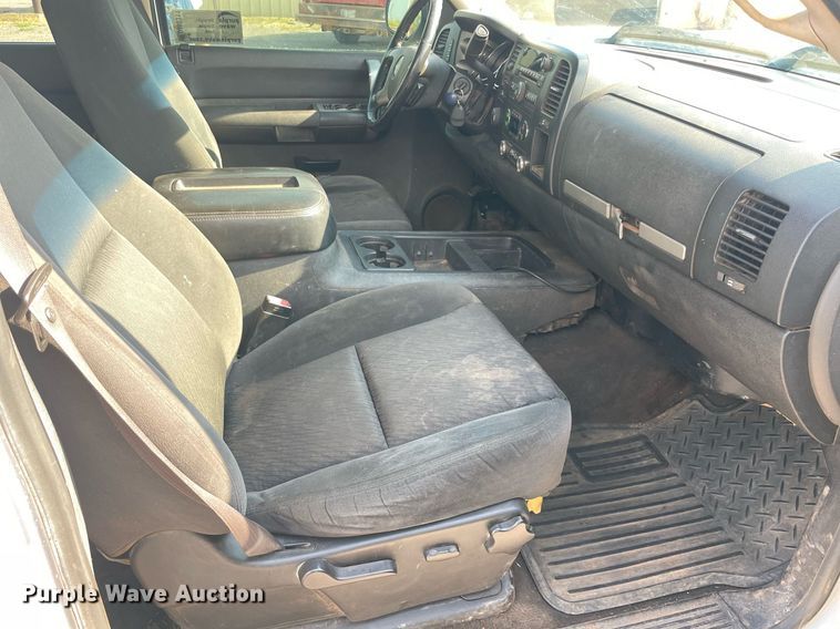 image for item DM0311 2007 GMC Sierra 1500  Crew Cab pickup truck