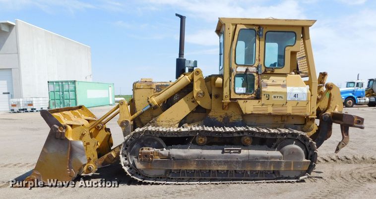 image for item DM2589 1975 Caterpillar 977L  track loader