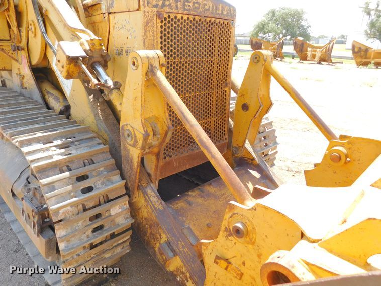 image for item DM2589 1975 Caterpillar 977L  track loader