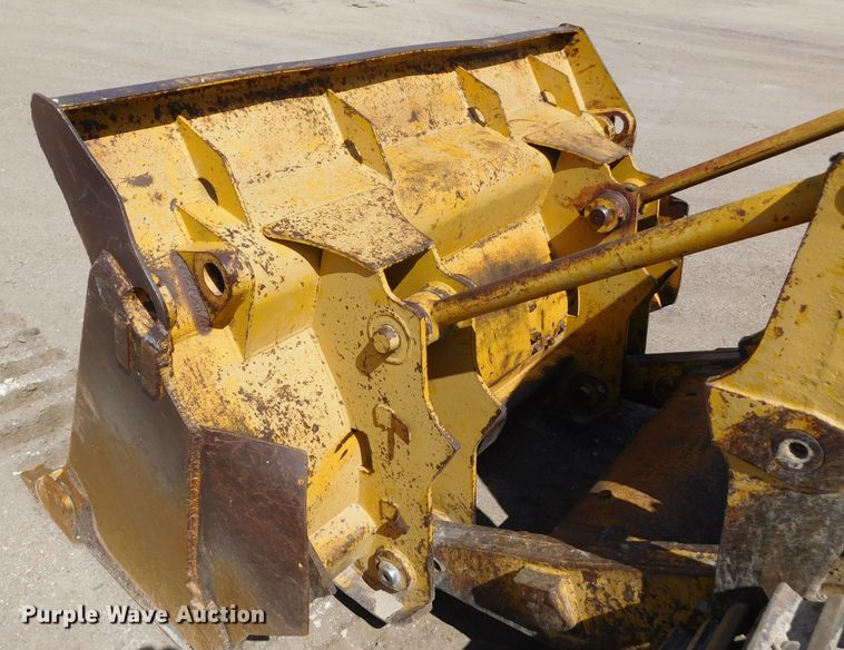 image for item DM2589 1975 Caterpillar 977L  track loader