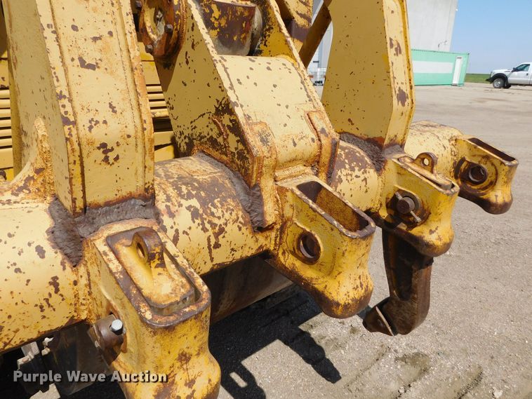 image for item DM2589 1975 Caterpillar 977L  track loader
