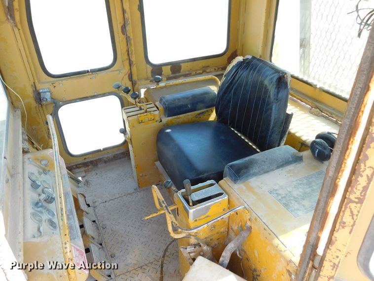 image for item DM2589 1975 Caterpillar 977L  track loader