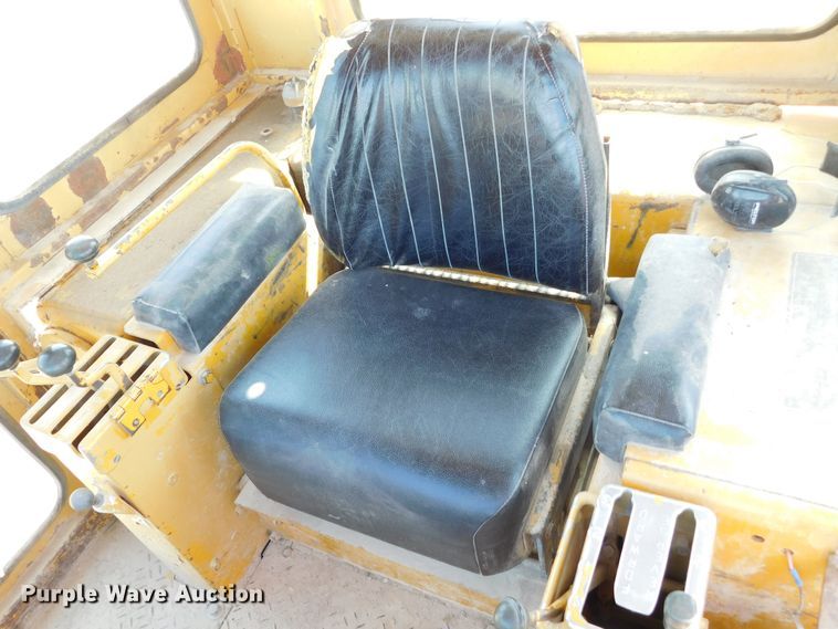image for item DM2589 1975 Caterpillar 977L  track loader