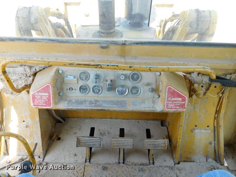 image for item DM2589 1975 Caterpillar 977L  track loader