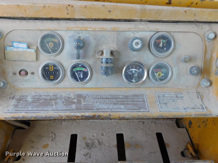 image for item DM2589 1975 Caterpillar 977L  track loader