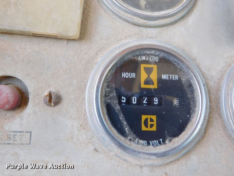 image for item DM2589 1975 Caterpillar 977L  track loader