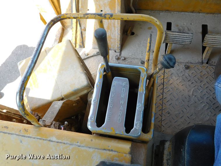 image for item DM2589 1975 Caterpillar 977L  track loader