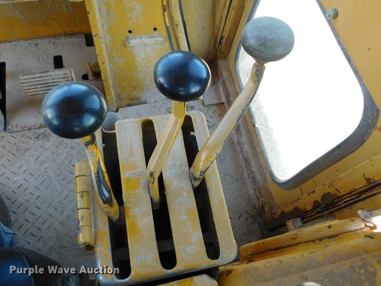 image for item DM2589 1975 Caterpillar 977L  track loader