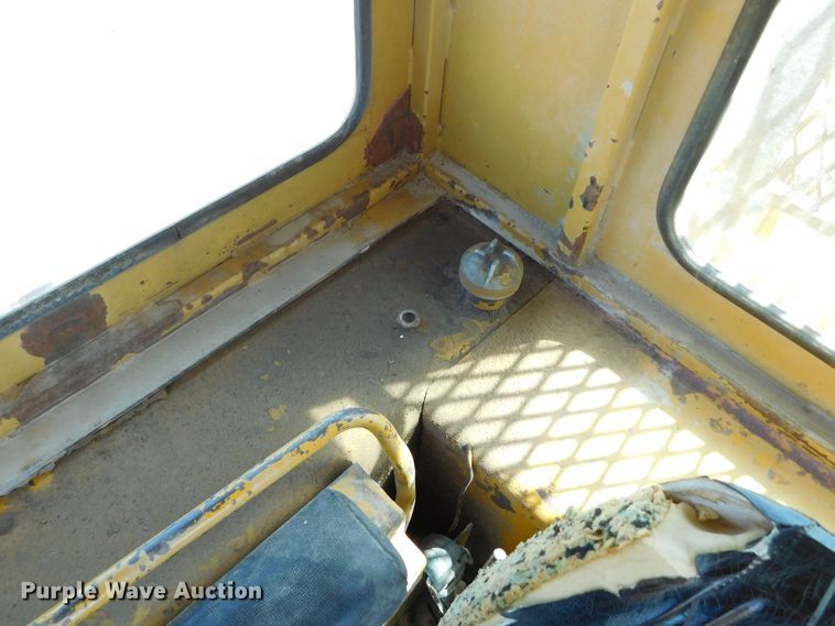 image for item DM2589 1975 Caterpillar 977L  track loader